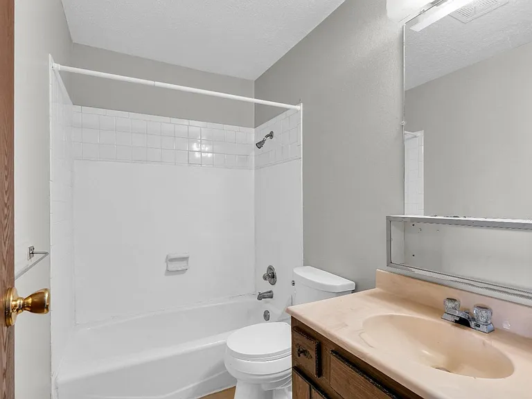 205 W Shelbourne Dr — Photo 21