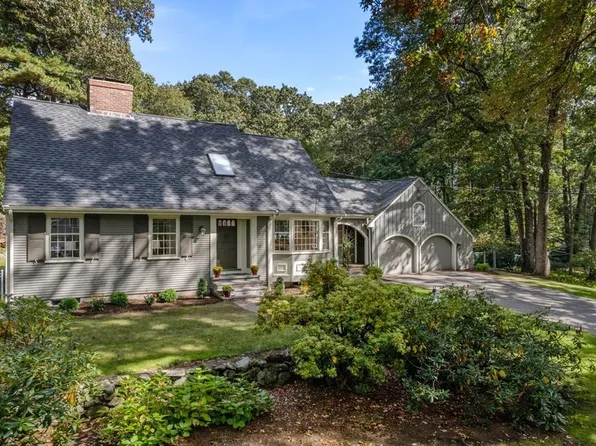 16 Yorkshire Dr, Lynnfield, MA 01940