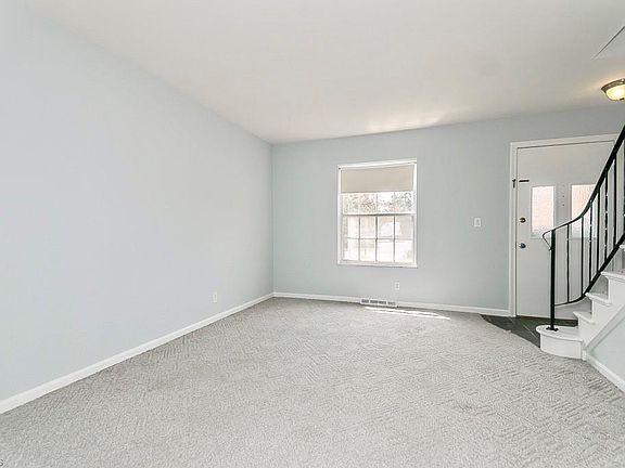 5th image of 143 Chatham Way Unit 15