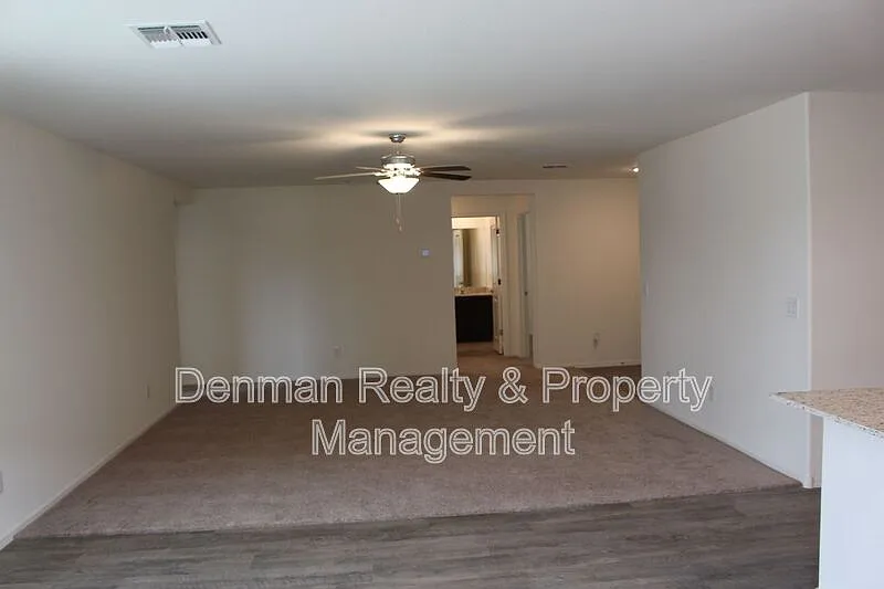 3 bed, 2.0 bath, 1560 sqft, $1,599 — Photo 4