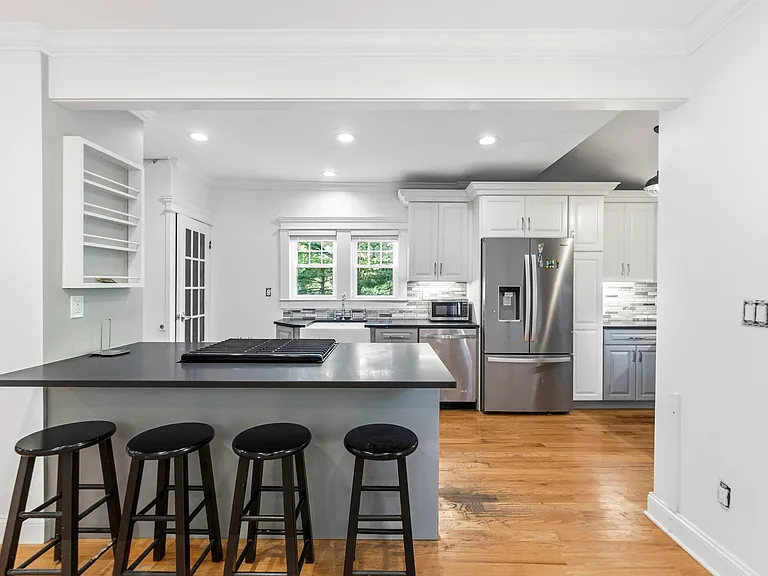 9 Belden Pl — Photo 5