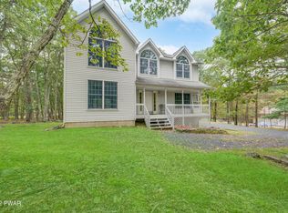 2162 Cardinal Dr, Bushkill, PA 18324