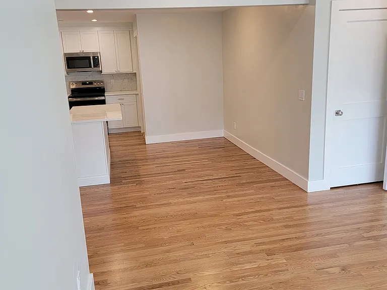 731 N Broadway #2 — Photo 5