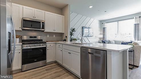 5th image of 111 Cambridge Ct