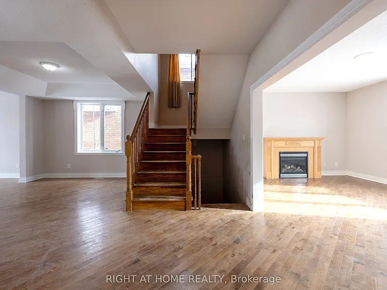 1215 Lowrie St — Photo 9
