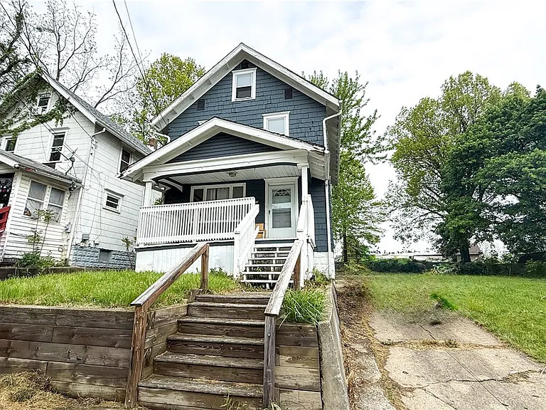 987 Boone St — Photo 2
