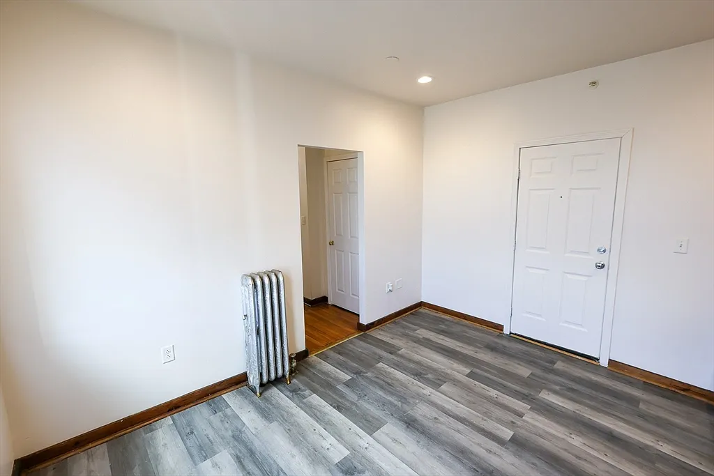 2 bed, 1.0 bath, 900 sqft, $2,800 — Photo 3
