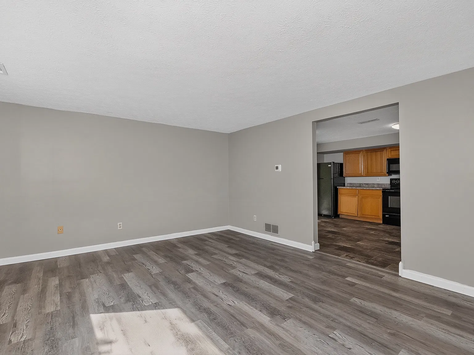 3 bed, 1.5 bath, 1200 sqft, $1,750 — Photo 2