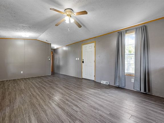 3rd image of 105 26th Ave