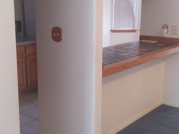 entry to kitchen and bar/?