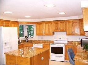 4th image of 821 Prescott Ave