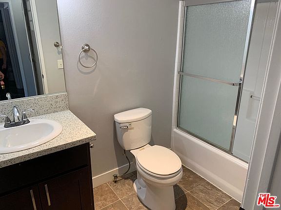 5th image of 639 N Alexandria Ave APT 6