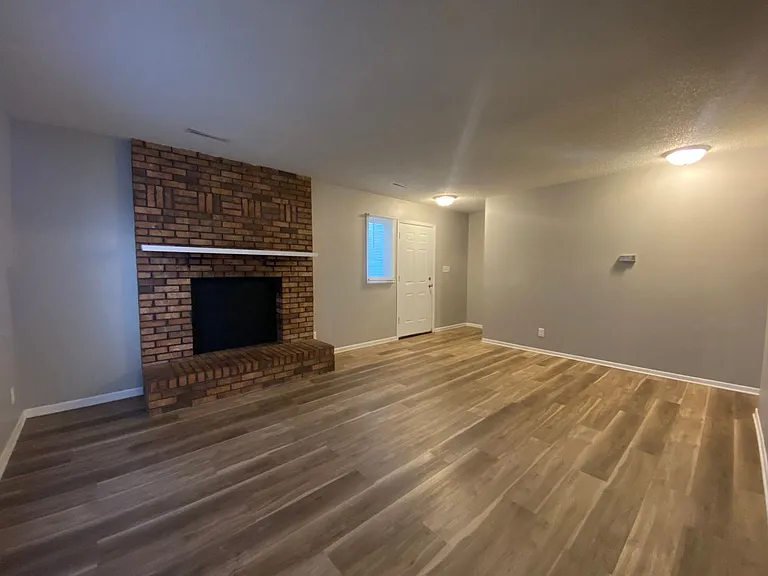 2120 E Caulder Ave — Photo 2