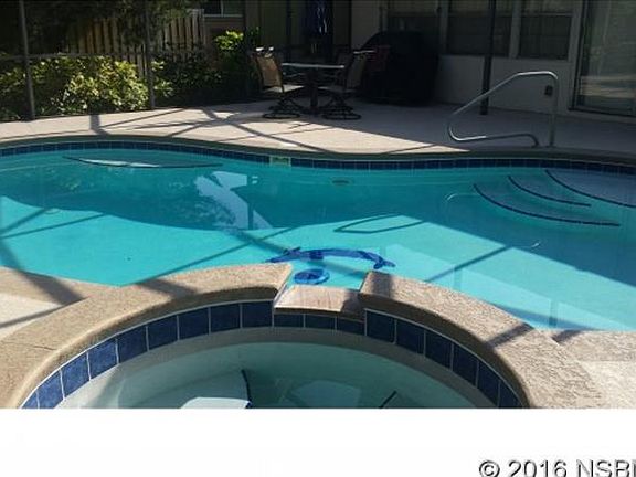 5th image of 852 Evergreen St