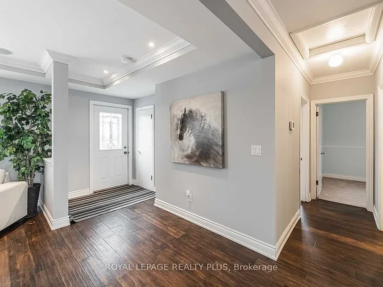 577 Dundas St E — Photo 4