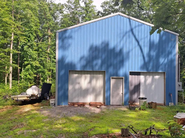 305 Rocky Creek Dr, Crossville, TN 38572