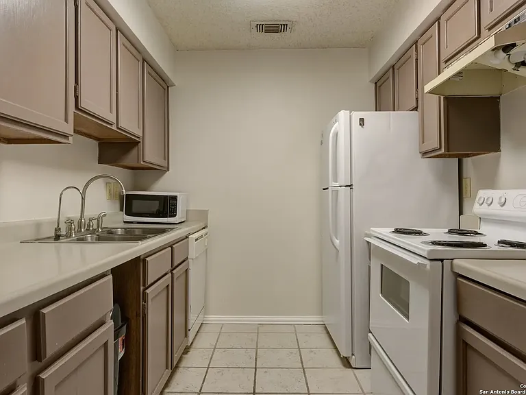 4119 Medical Dr #F304 — Photo 7
