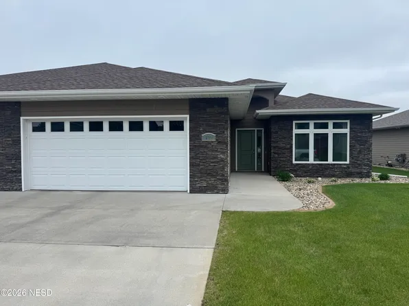 822 16th Ave NE, Watertown, SD 57201