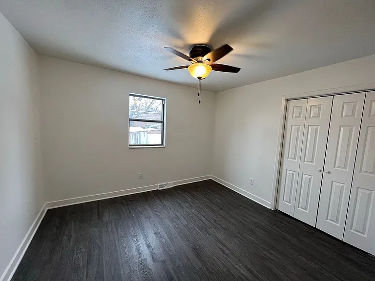 1112 E South Ave — Photo 5