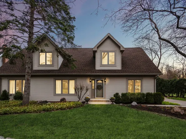 27 S Leonard Rd, Palatine, IL 60074