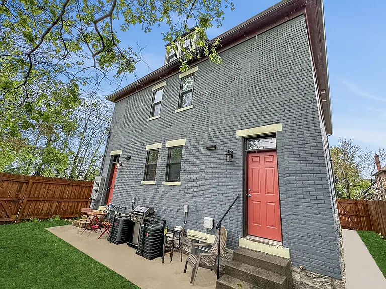 141 Hughes St — Photo 28