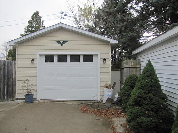 3rd image of 210 N 11th Ave