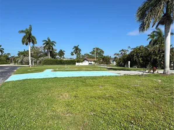 89 Sycamore Ln, Fort Myers, FL 33908