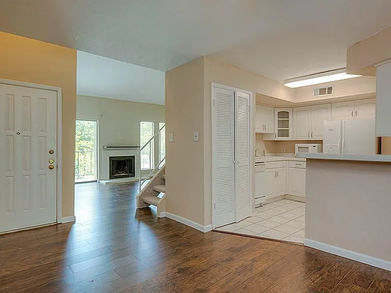10811 Richmond Ave #19 — Photo 2