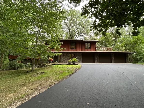 34 N Oaks Rd, North Oaks, MN 55127