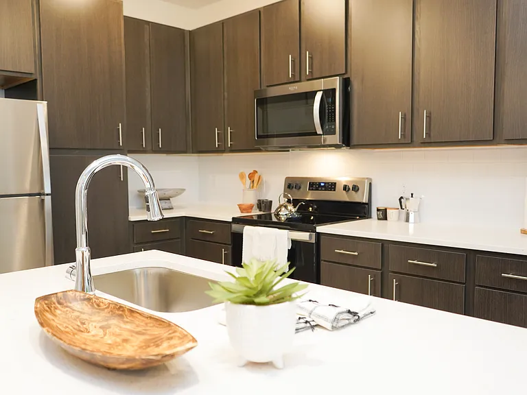 Azalea Bay Apartments — Photo 8