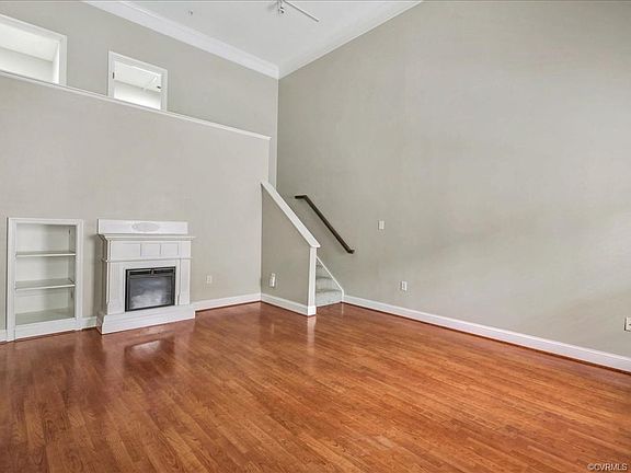2nd image of 2418 E Franklin St #U105
