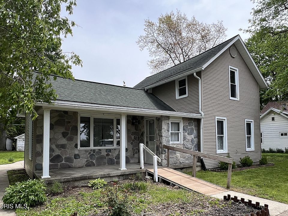 1st image of 535 Main St