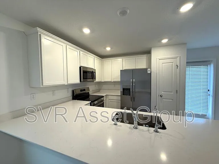 3528 Mildred Way — Photo 8
