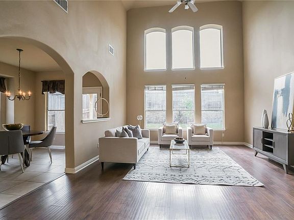 3rd image of 2835 Angelina Dr