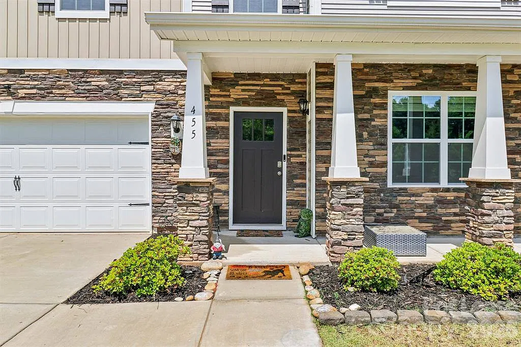 4 bed, 3.5 bath, 3108 sqft, $2,950 — Photo 3