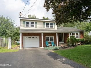 12 Moon Dr, Albany, NY 12205