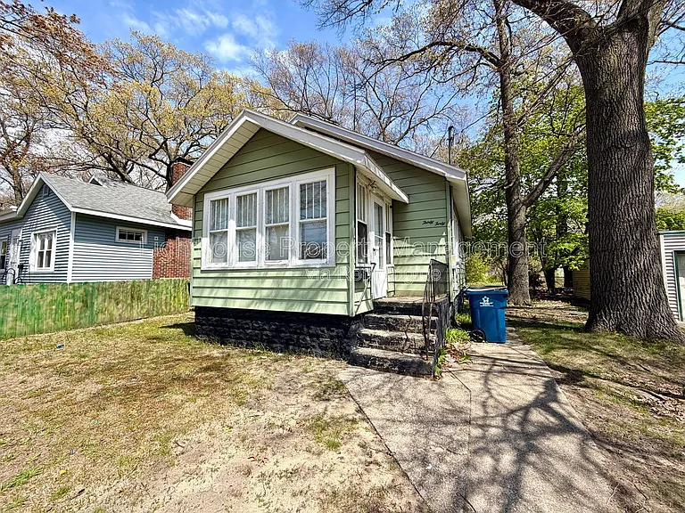 3040 Temple St — Photo 1