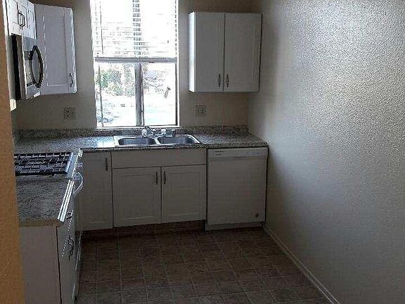 5th image of 200 W Chestnut St APT 103