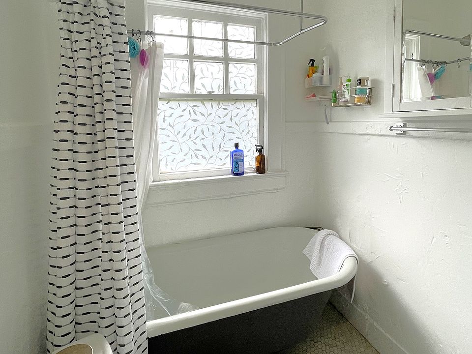 Claw foot tub!