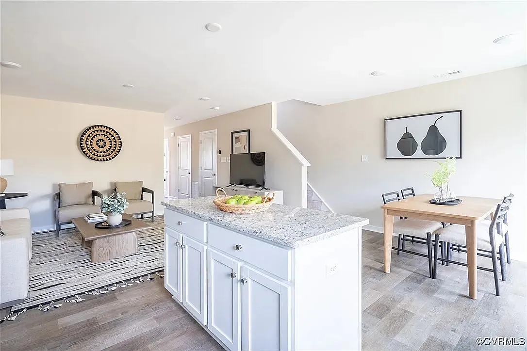 3 bed, 2.5 bath, 1525 sqft, $2,290 — Photo 4