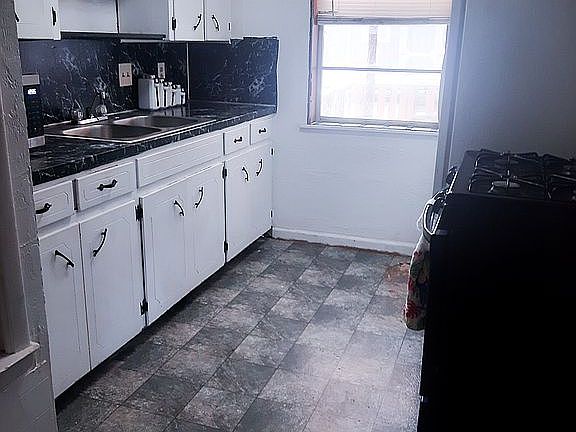 3rd image of 405 E Circle Dr