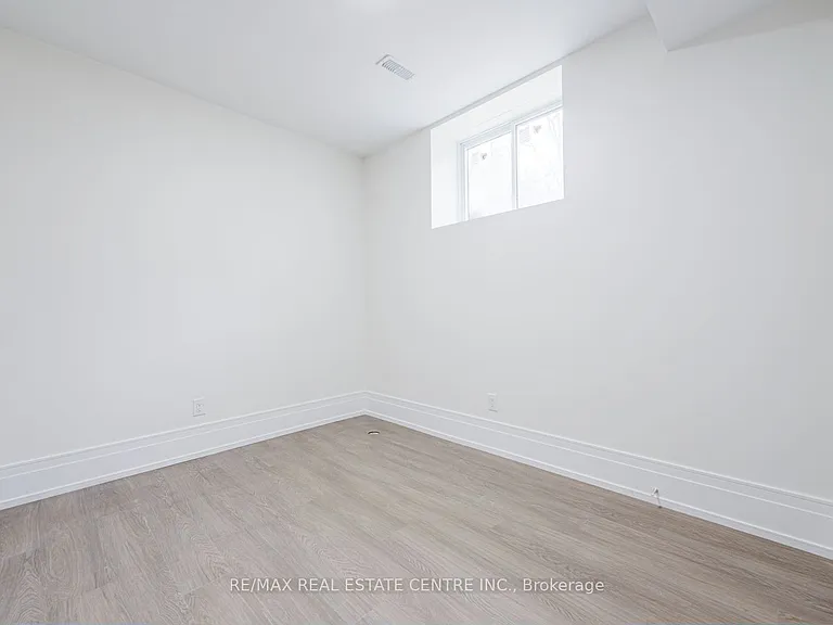 143 Balsam Dr — Photo 21