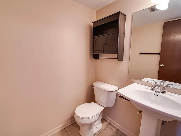 1123 Charleston Ct — Photo 14