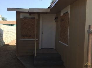 217 1/2 E Moneta Ave, Bakersfield, CA