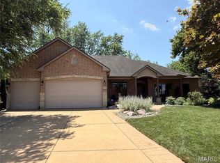 824 Ringer Ct, Saint Louis, MO 63129