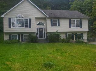 50 Horseshoe Rd, Millbrook, NY 12545