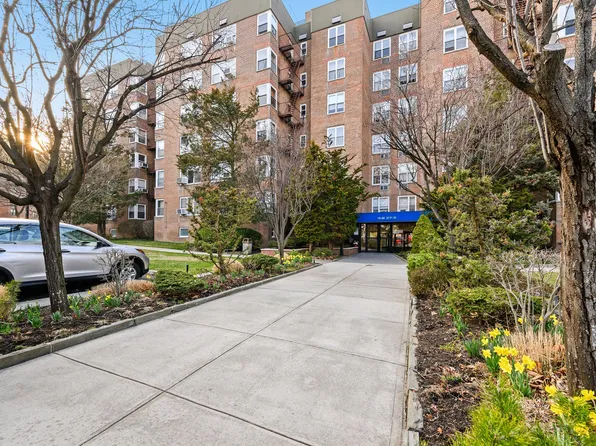 18-70 211th St APT 4E, Queens, NY 11360