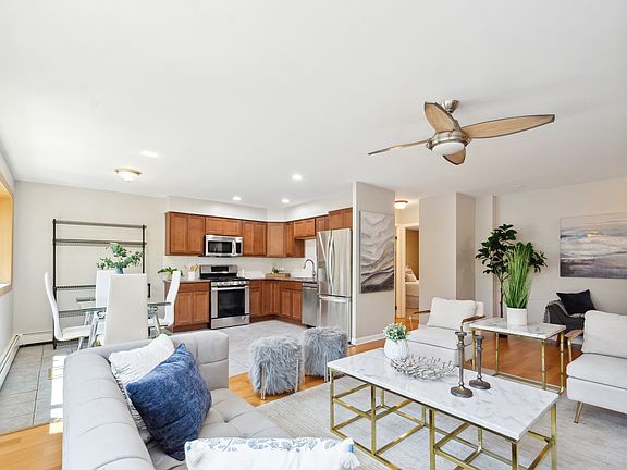4th image of 561 W Stratford Pl #3DE