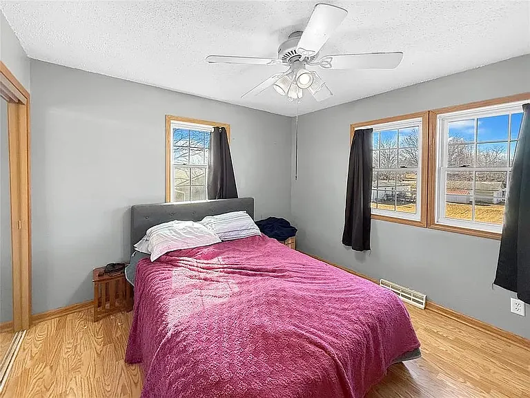 311 S Harrison Ave — Photo 5