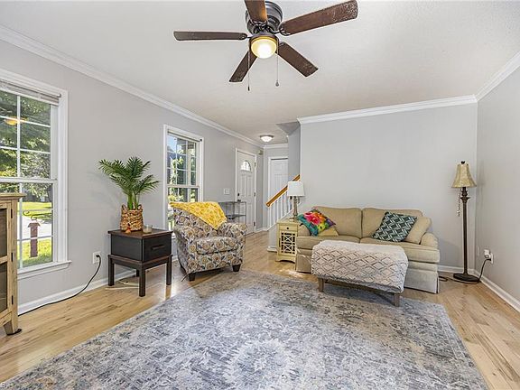 5th image of 207 Sullivan Ct